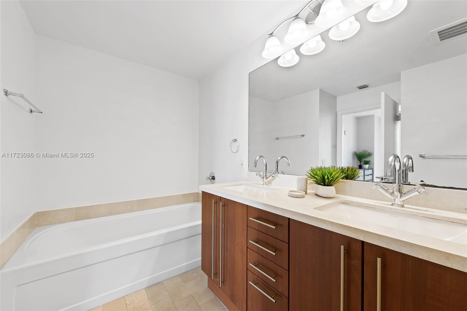 79 SW 12th St #2503-S, Miami FL 33130