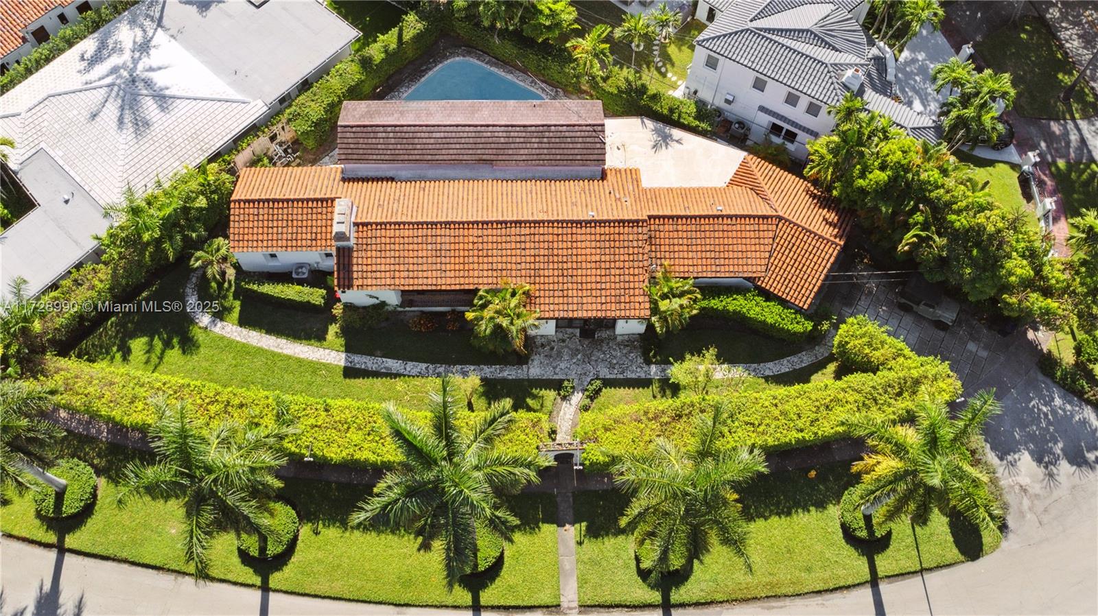 6350 Pine Tree Dr, Miami Beach, Florida 33141