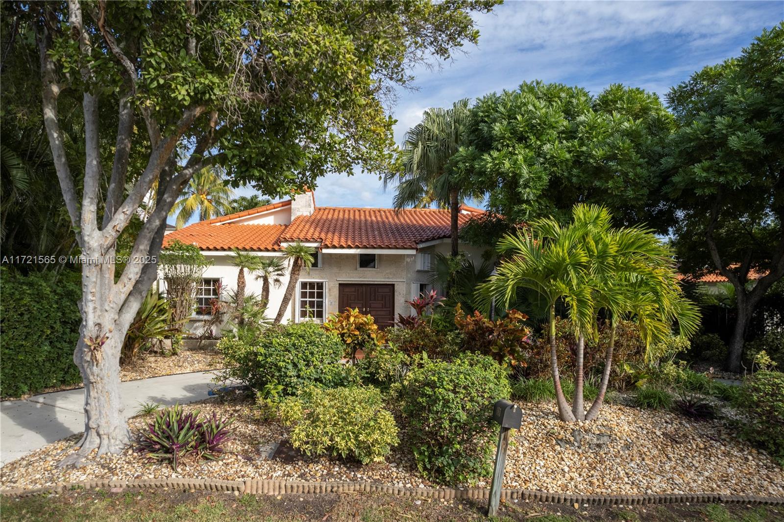 665 Hampton Ln, Key Biscayne, Florida image 35