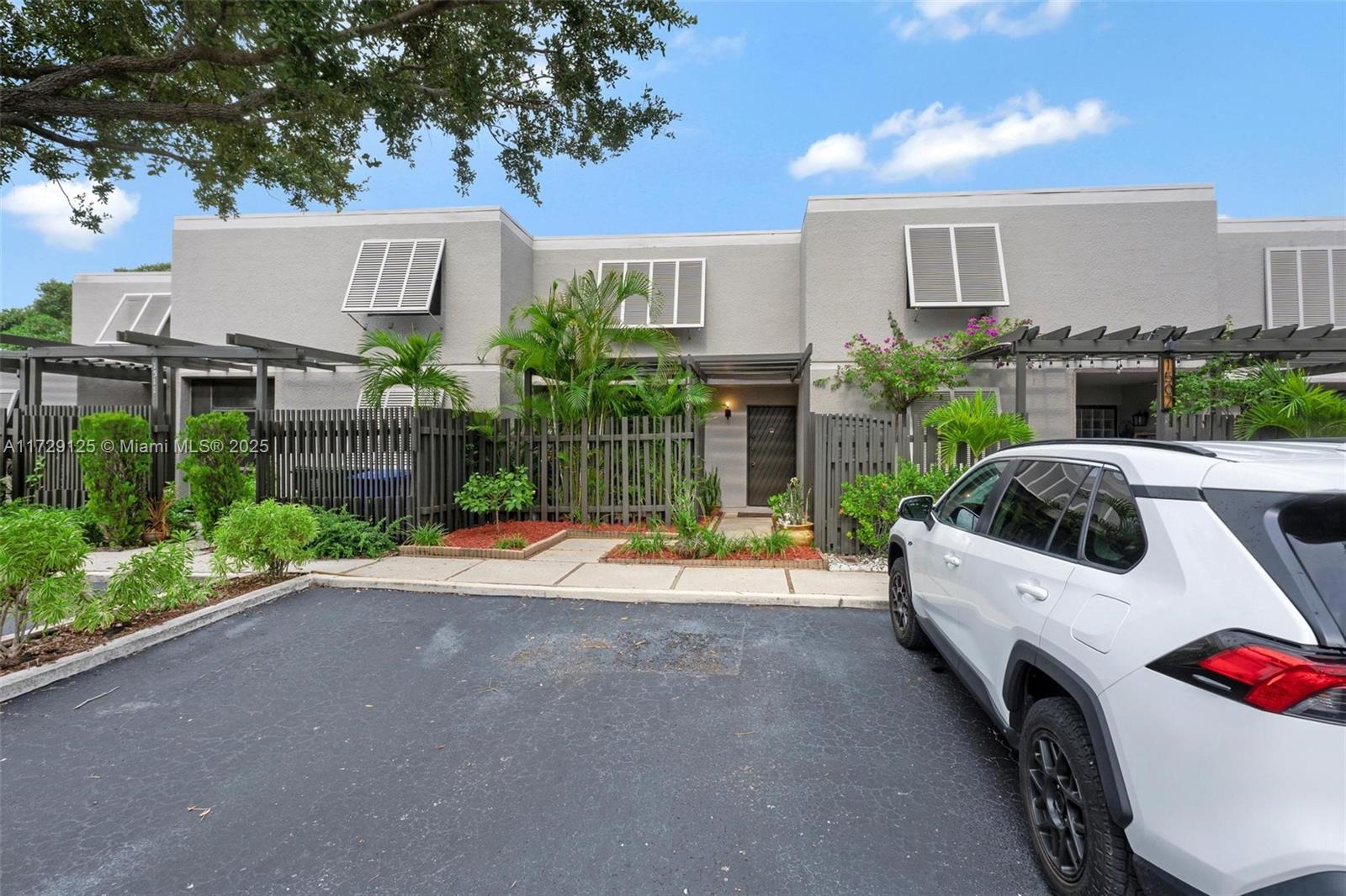 1509 NW 112th Way #1509, Pembroke Pines, Florida image 3