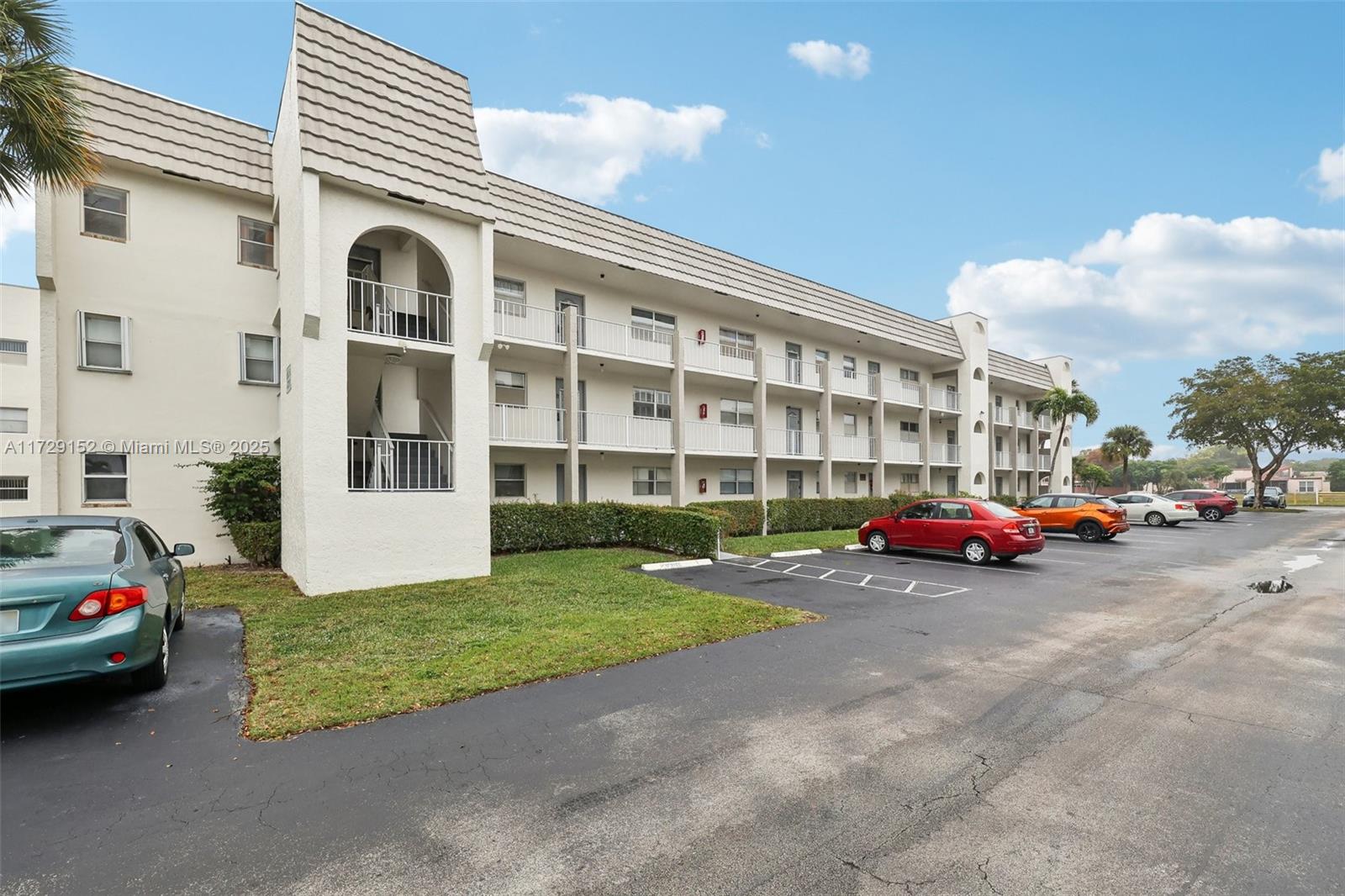 8280 Sunrise Lakes Blvd #202, Sunrise, Florida image 2