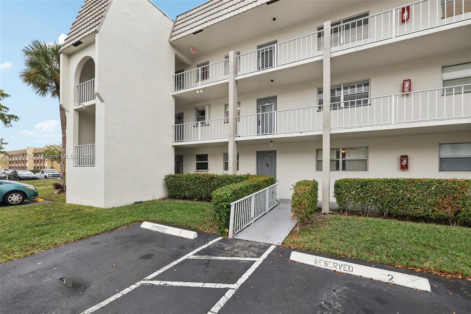 8280 Sunrise Lakes Blvd #202, Sunrise, Florida image 3