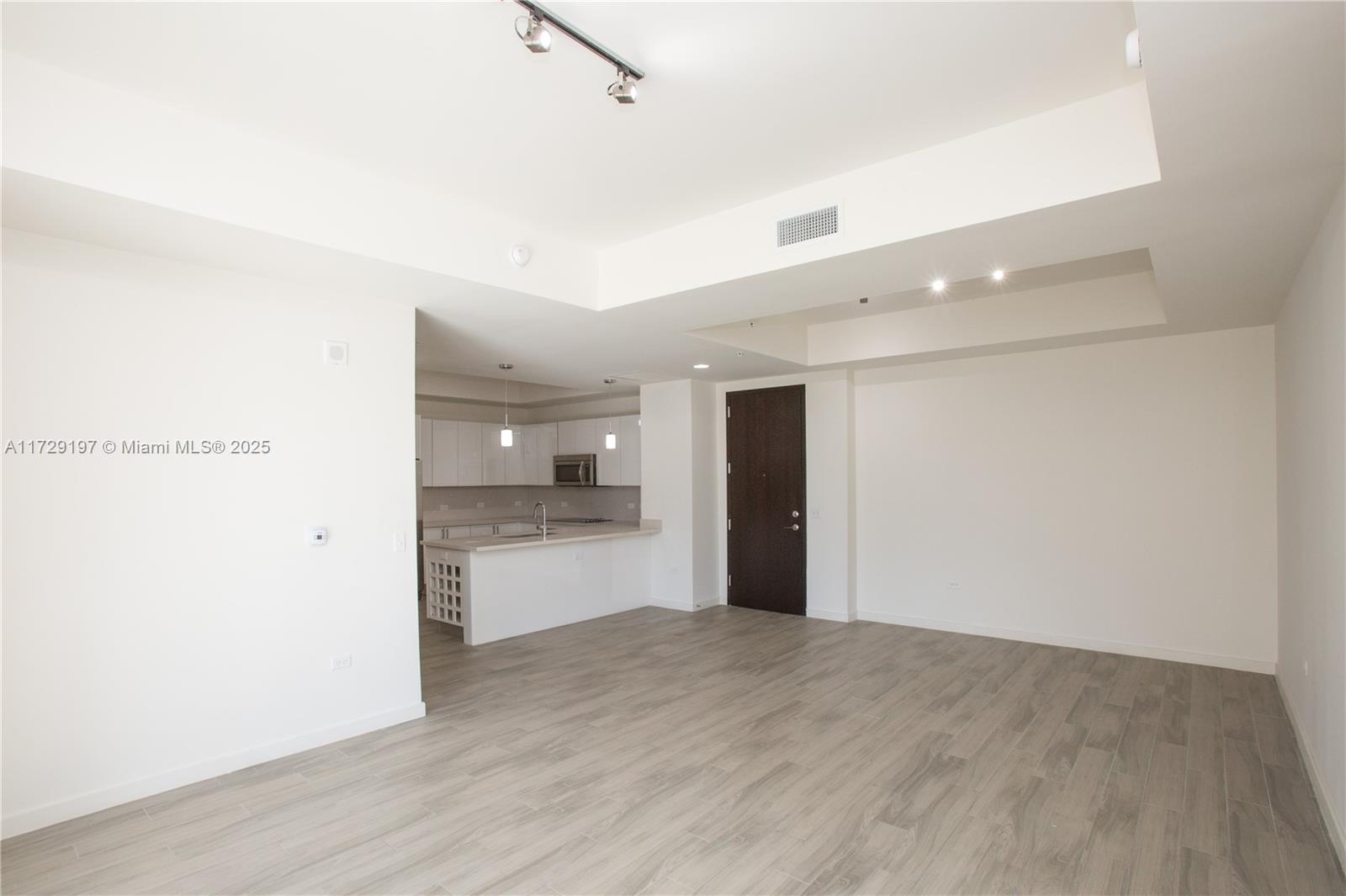 999 SW 1ST AVENUE #UPH11, Miami FL 33130