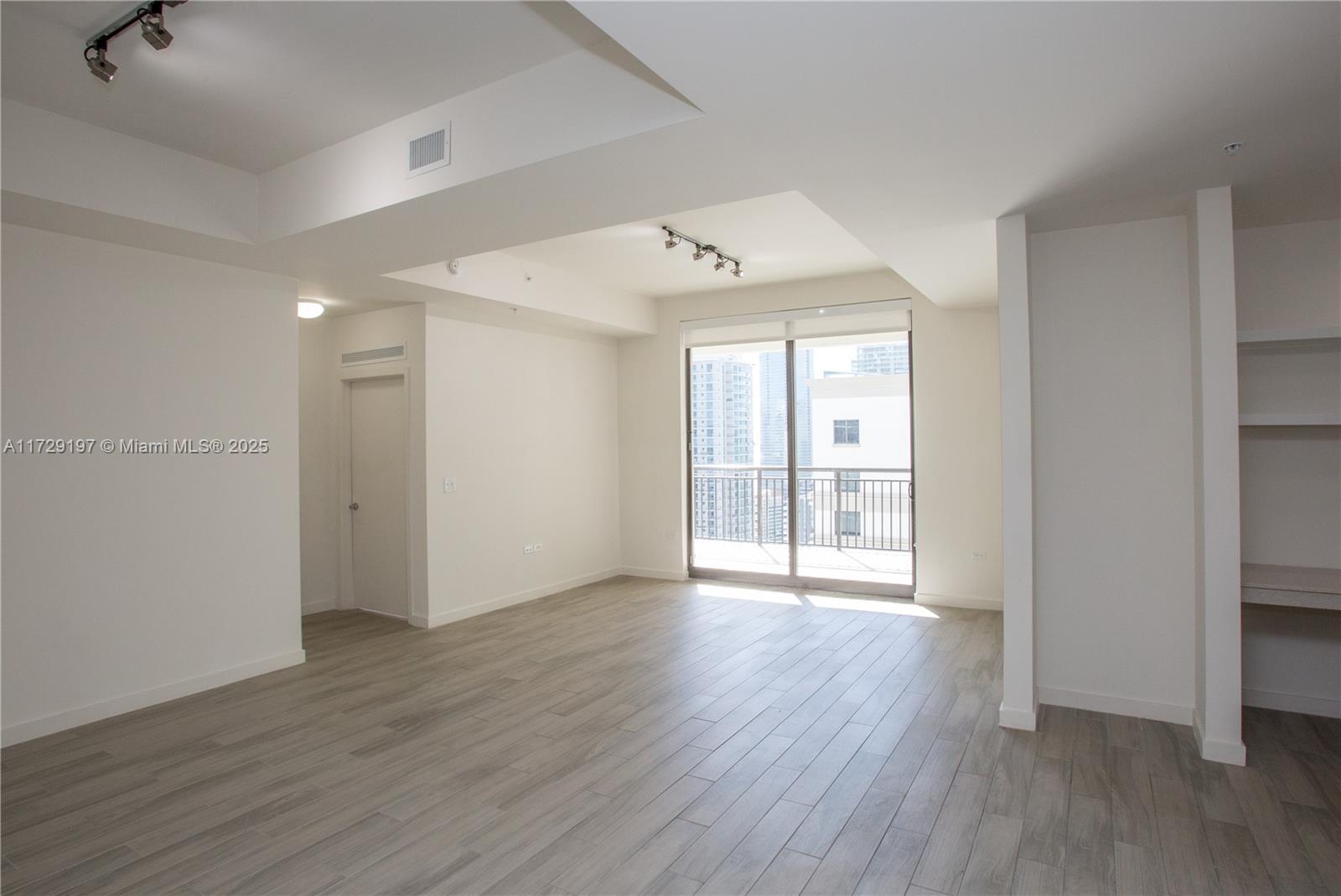 999 SW 1ST AVENUE #UPH11, Miami FL 33130