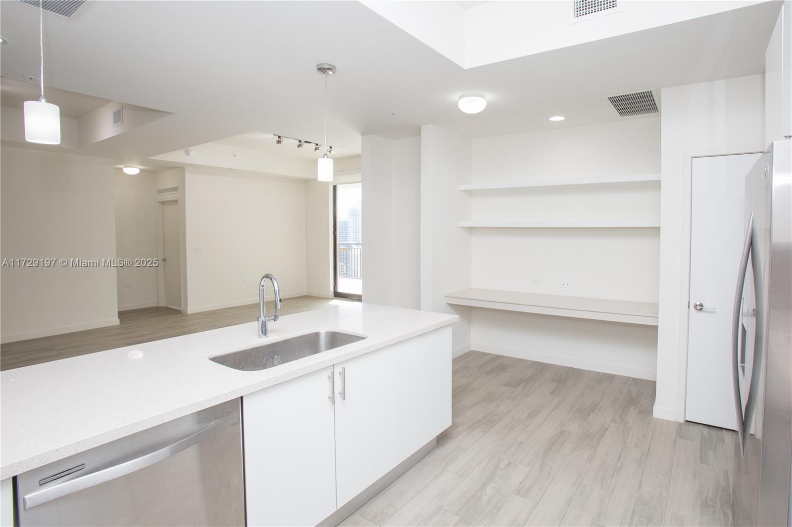 999 SW 1ST AVENUE #UPH11, Miami FL 33130