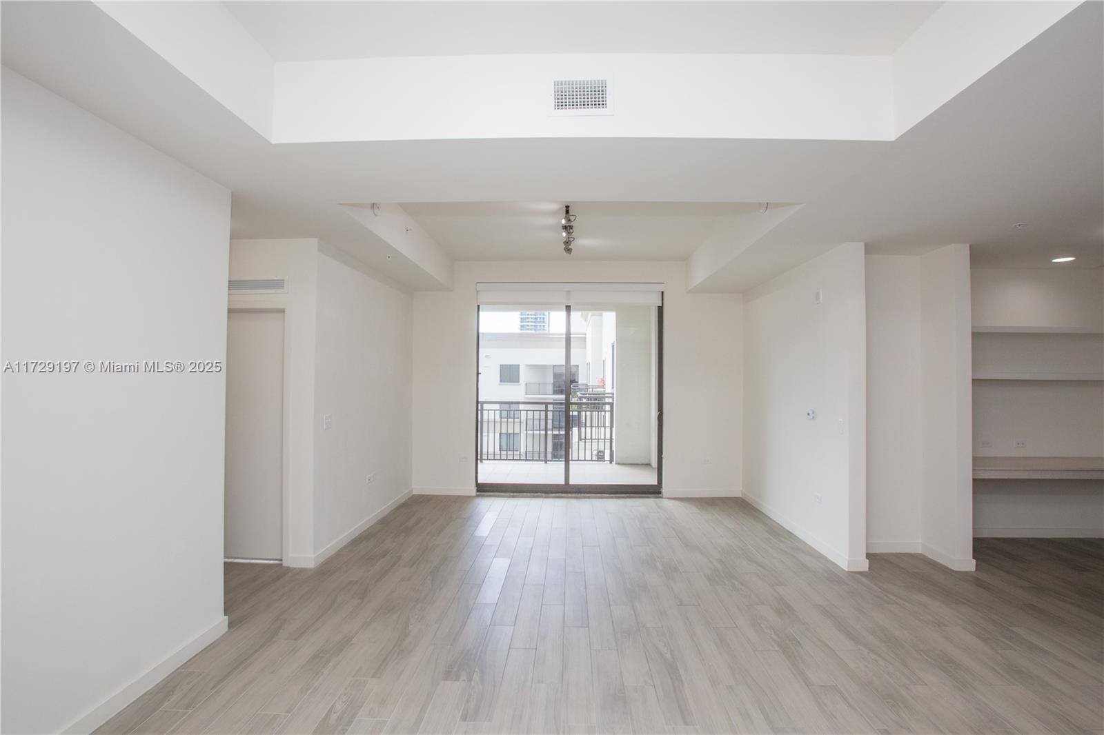 999 SW 1ST AVENUE #UPH11, Miami FL 33130