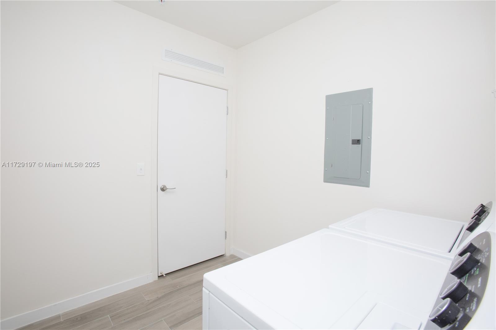 999 SW 1ST AVENUE #UPH11, Miami FL 33130