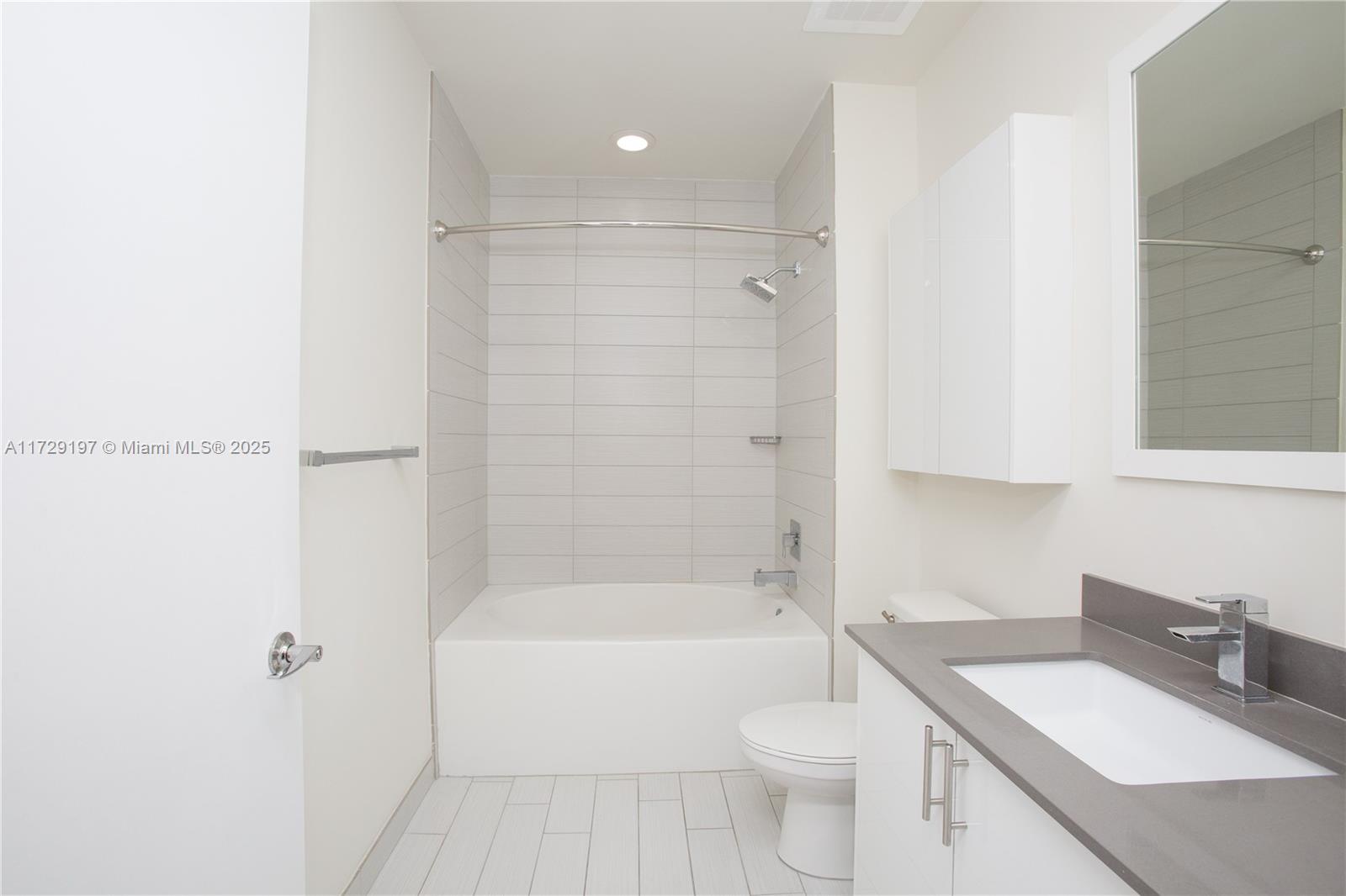 999 SW 1ST AVENUE #UPH11, Miami FL 33130