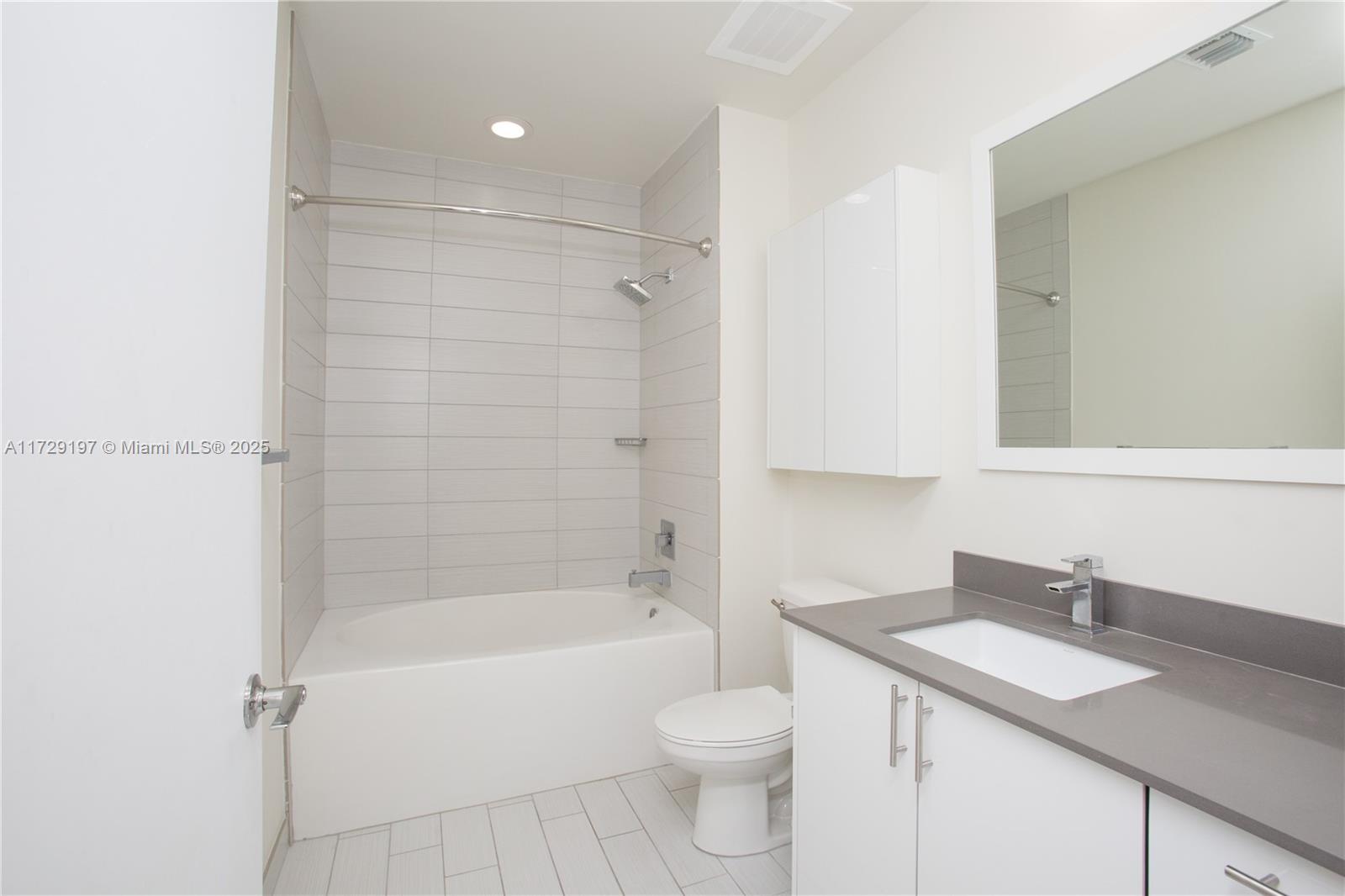 999 SW 1ST AVENUE #UPH11, Miami FL 33130