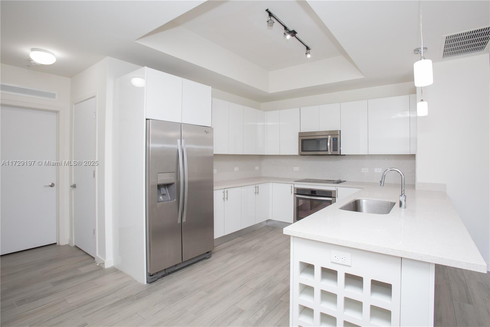999 SW 1ST AVENUE #UPH11, Miami FL 33130