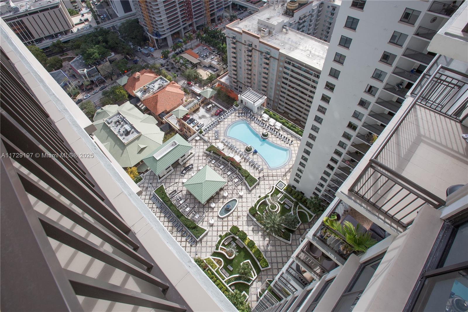 999 SW 1ST AVENUE #UPH11, Miami FL 33130