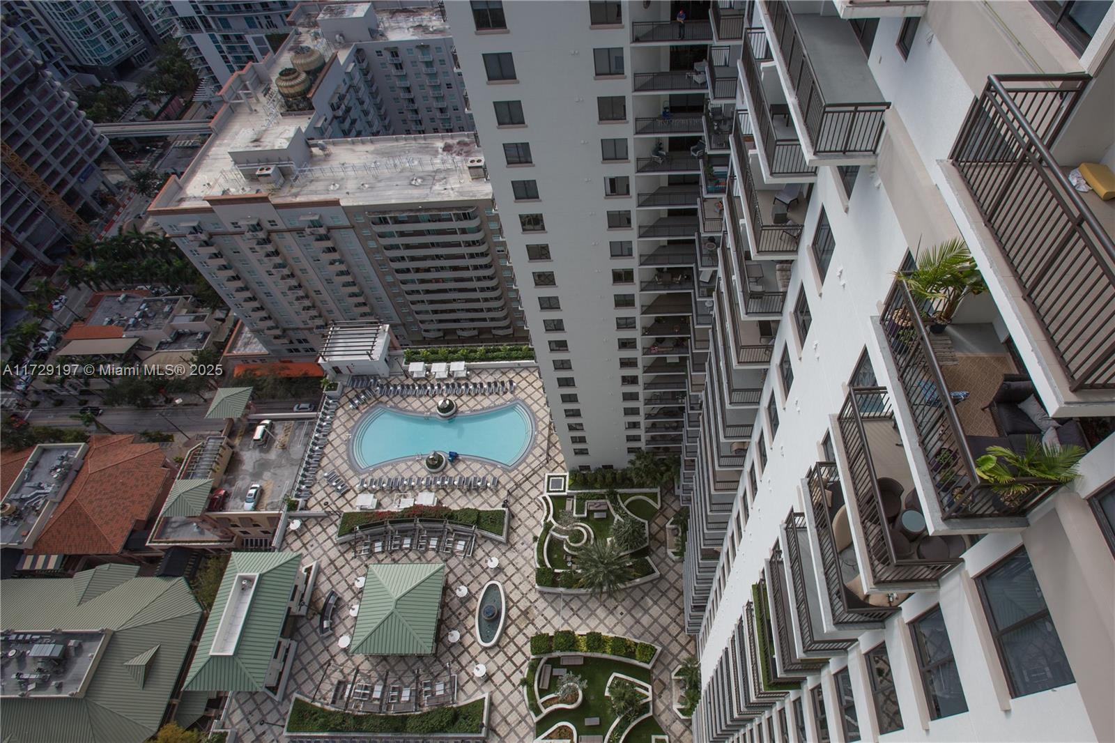 999 SW 1ST AVENUE #UPH11, Miami FL 33130