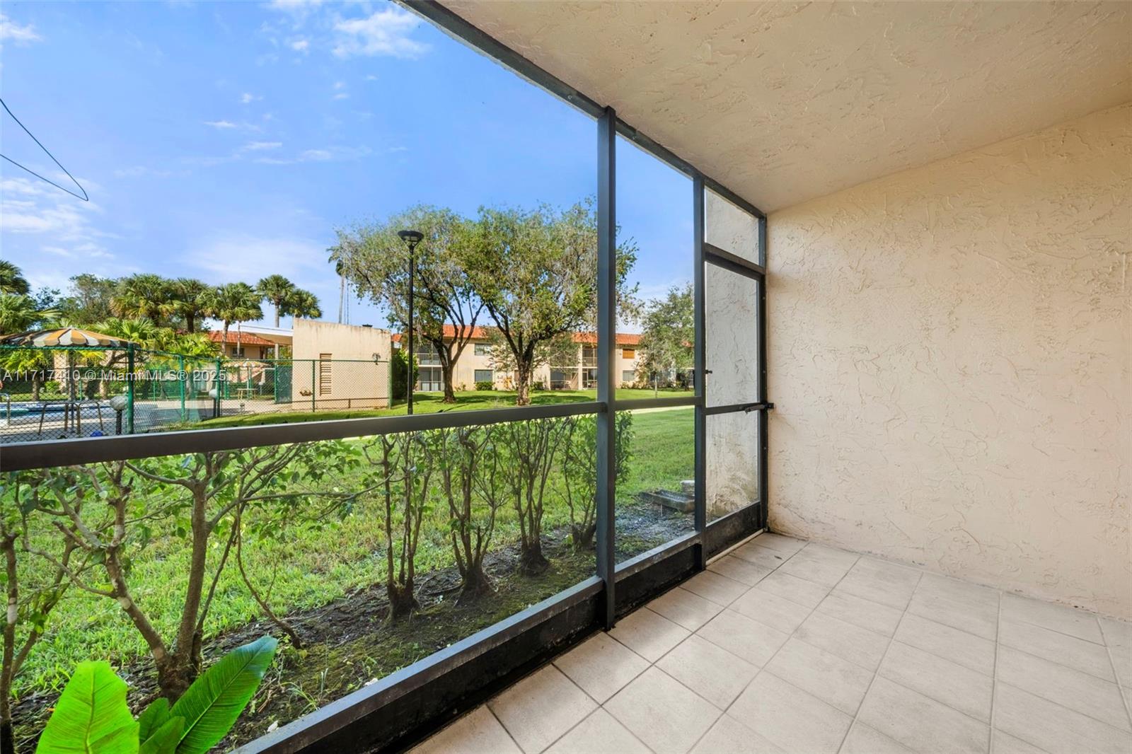 369 Lakeview Dr #102, Weston, Florida image 5