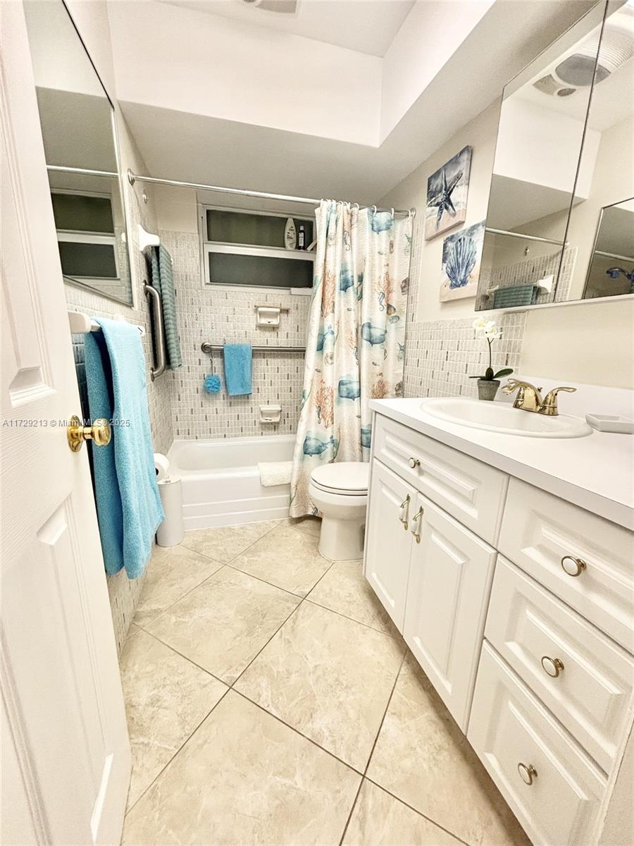 2600 Diana Dr #307, Hallandale Beach, Florida image 39