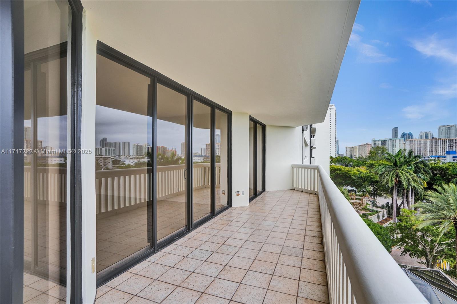 2000 Island Blvd #608, Aventura, Florida image 31