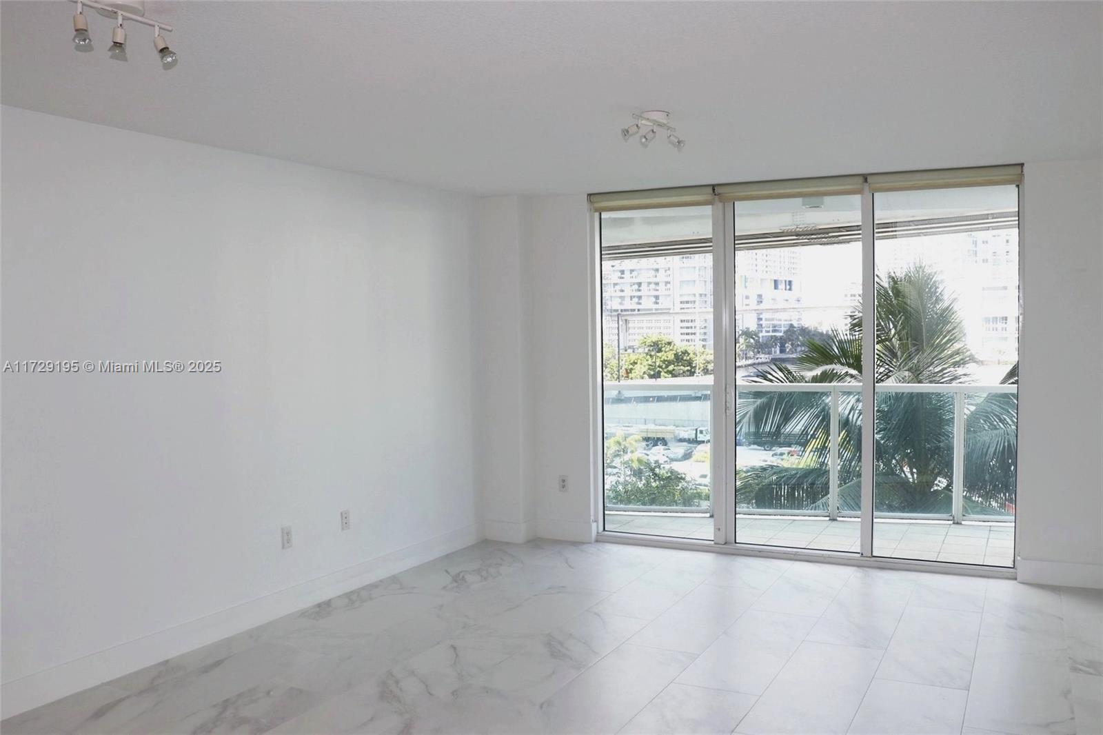 Brickell on the River
Spacious and bright, 1 bed / 1 bath apartment. Porcelain marble tile floors. Open kitchen with granite countertops, all S/S appliances, LG washer/dryer. Open layout for a comfortable living space, ideal for relaxing and entertaining. River view balcony. The parking space conveniently located on the same floor. Best Brickell location, steps to Metro Mover, walking distance to Brickell City Centre, restaurants, cafés and more. Amazing amenities include 2 pools, BBQ area, Jacuzzi, Fitness Center, Spa, Club Room, Business Center. River Walk Promenade, Concierge 24/7, Valet. Electric Car Charging Stations. Enjoy the best lifestyle at this luxury waterfront building in the heart of Brickell. Easy to show