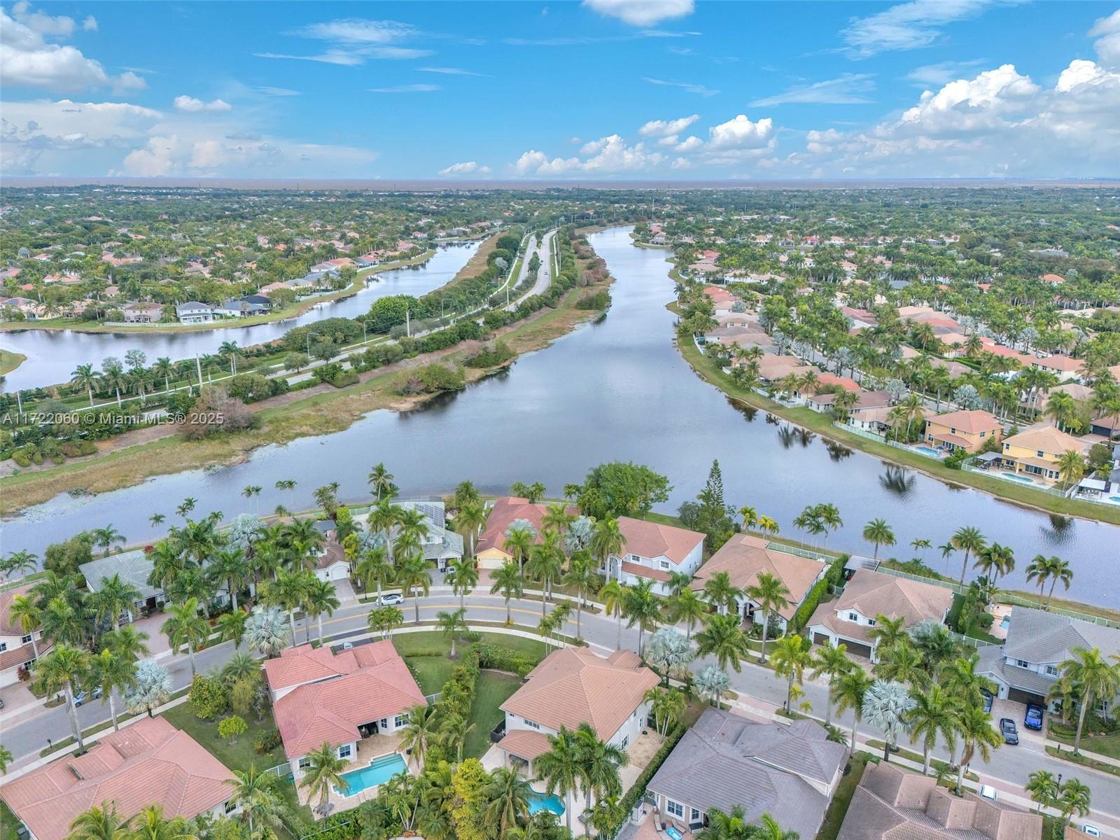 2257 N Quail Roost Dr, Weston, Florida image 3