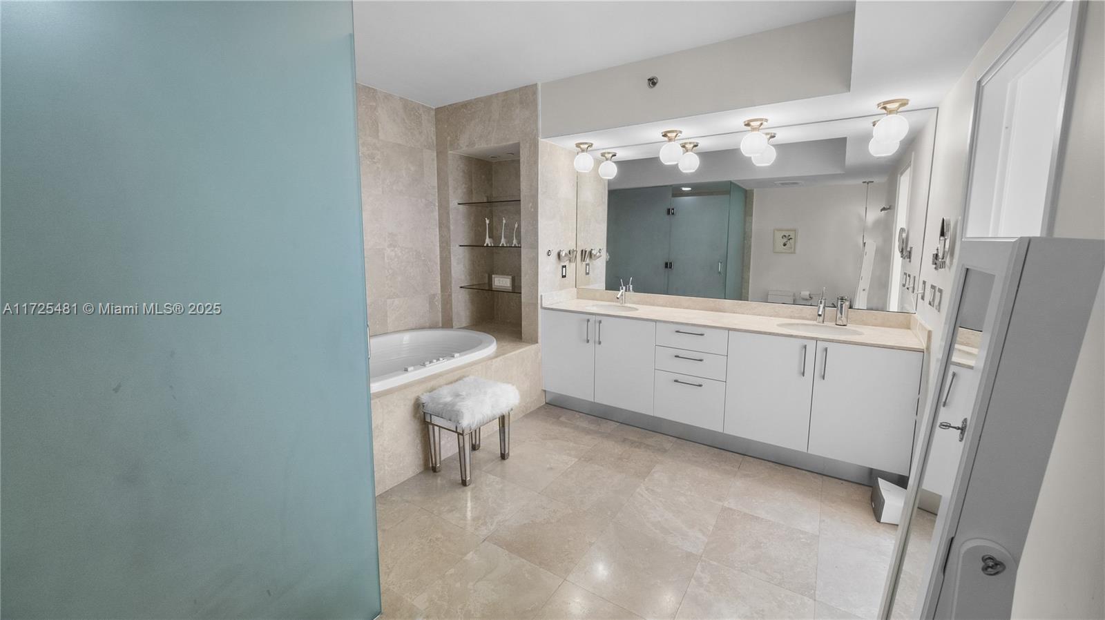 450 Alton Rd #2810, Miami Beach FL 33139