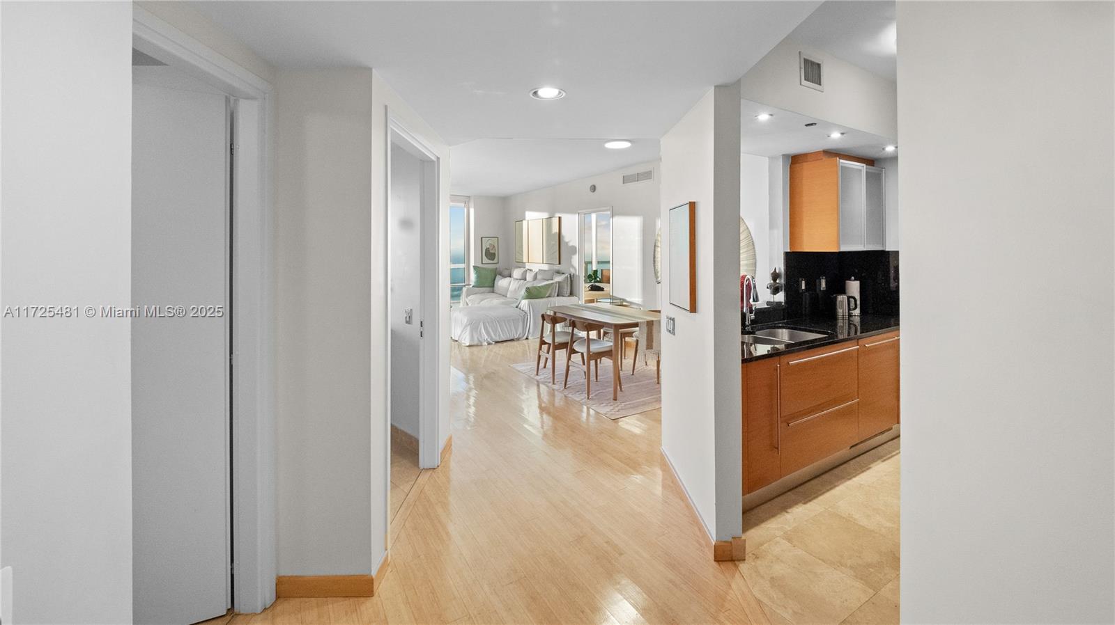 450 Alton Rd #2810, Miami Beach FL 33139