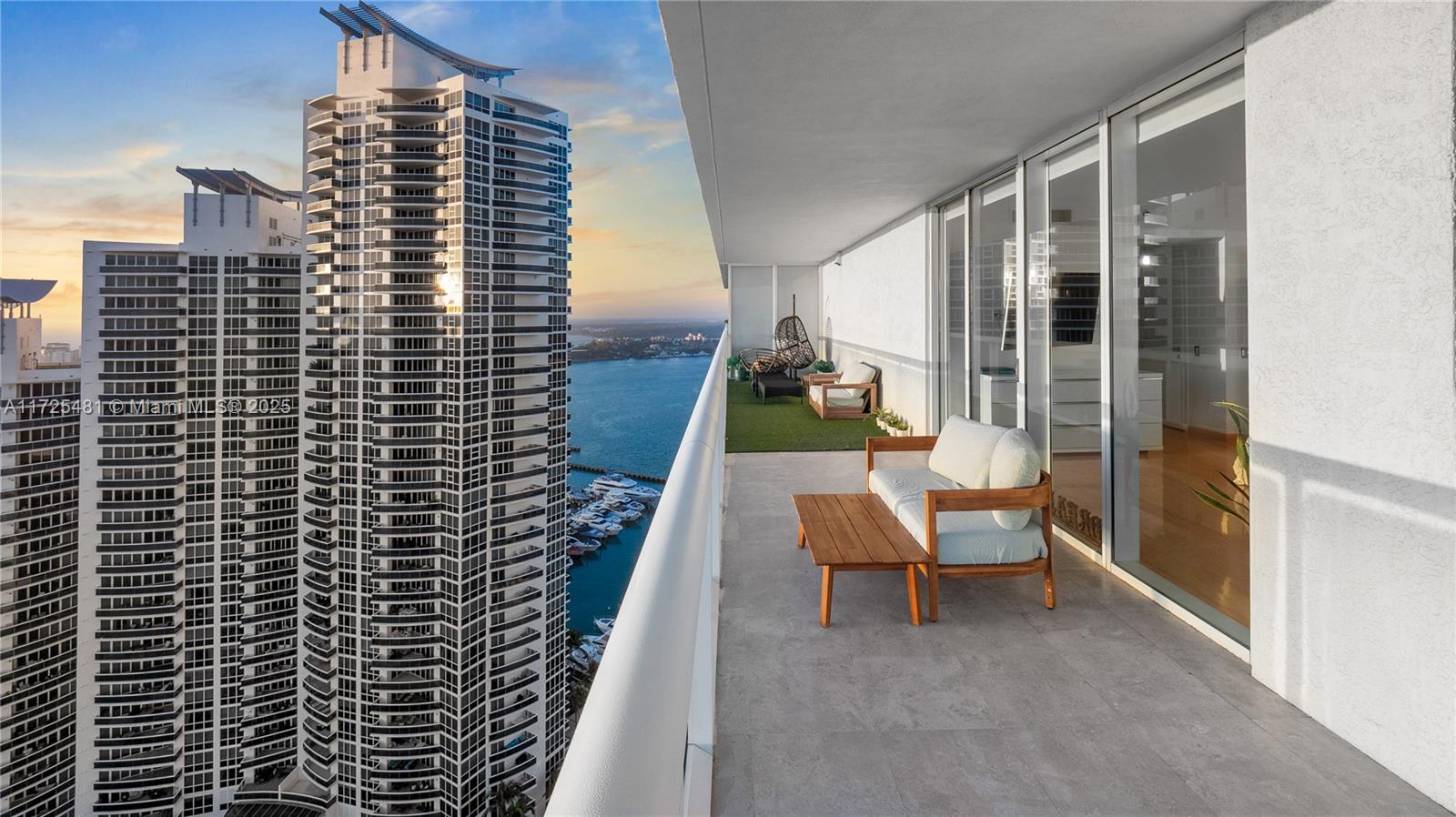 450 Alton Rd #2810, Miami Beach FL 33139