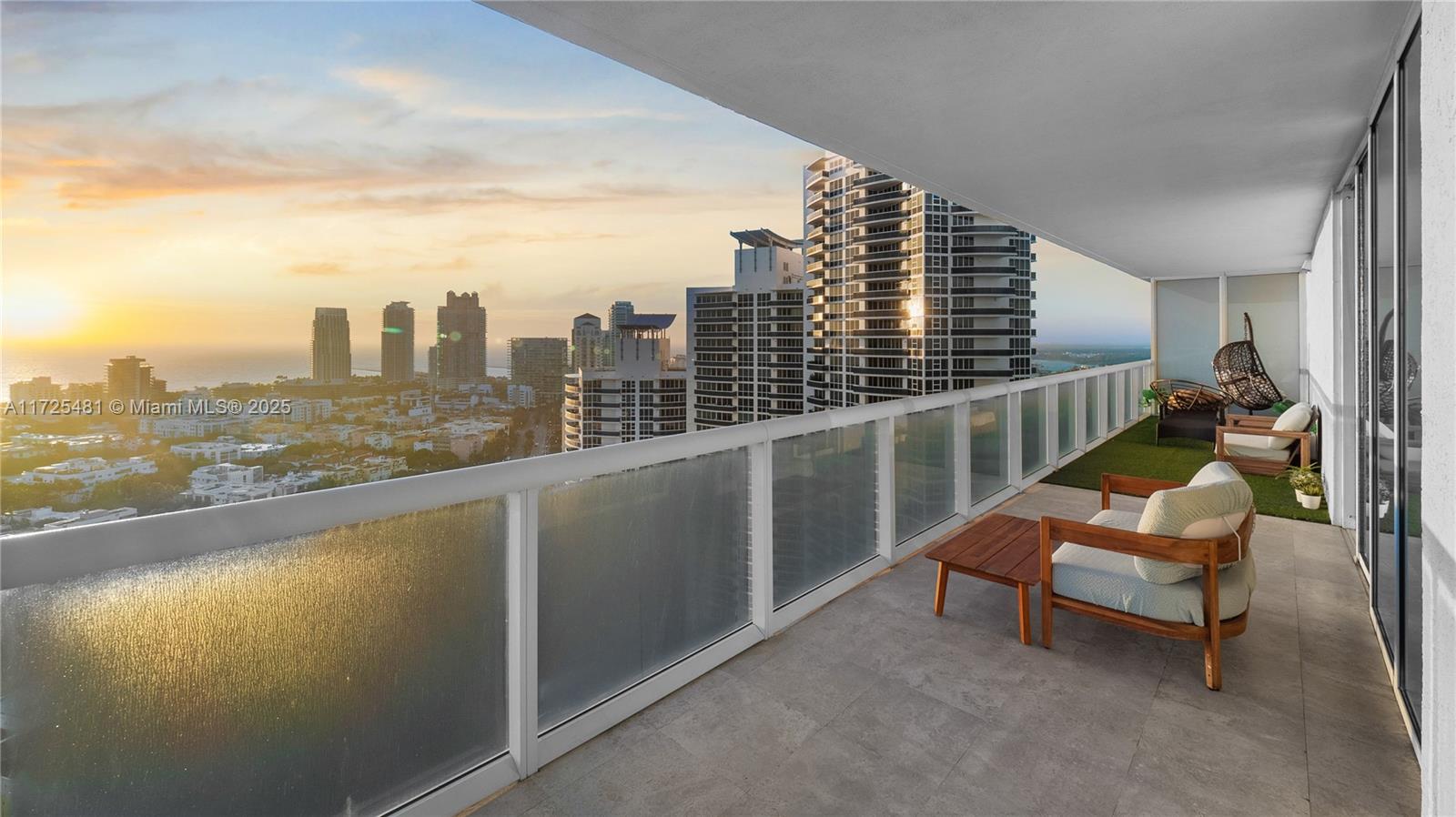 450 Alton Rd #2810, Miami Beach FL 33139