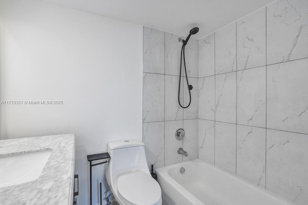 1621 Bay Rd #704, Miami Beach, Florida image 34