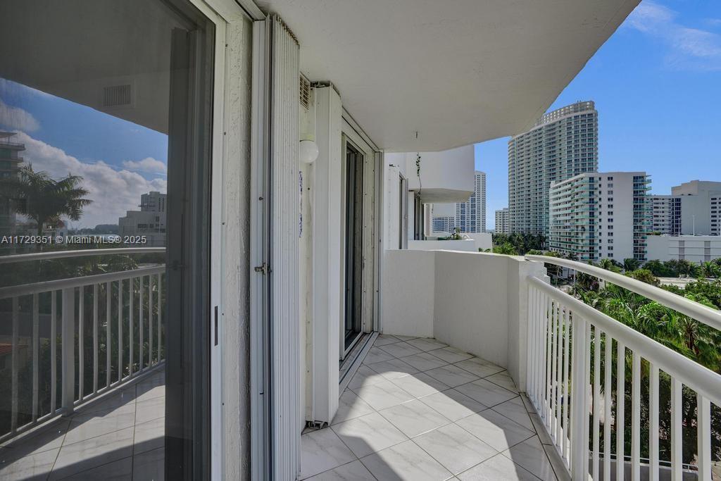 1621 Bay Rd #704, Miami Beach, Florida image 38