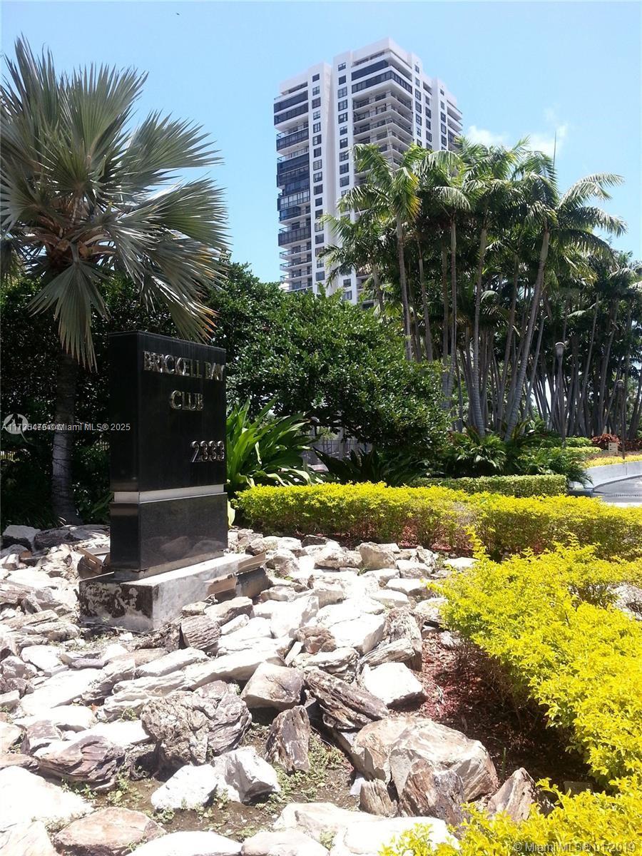 Beautiful 2 beds and 2 baths in Brickell. Waterfront condo with panoramic views. 5 tennis court, 3 racquetball courts, great gym,. Located in the heart of the city.