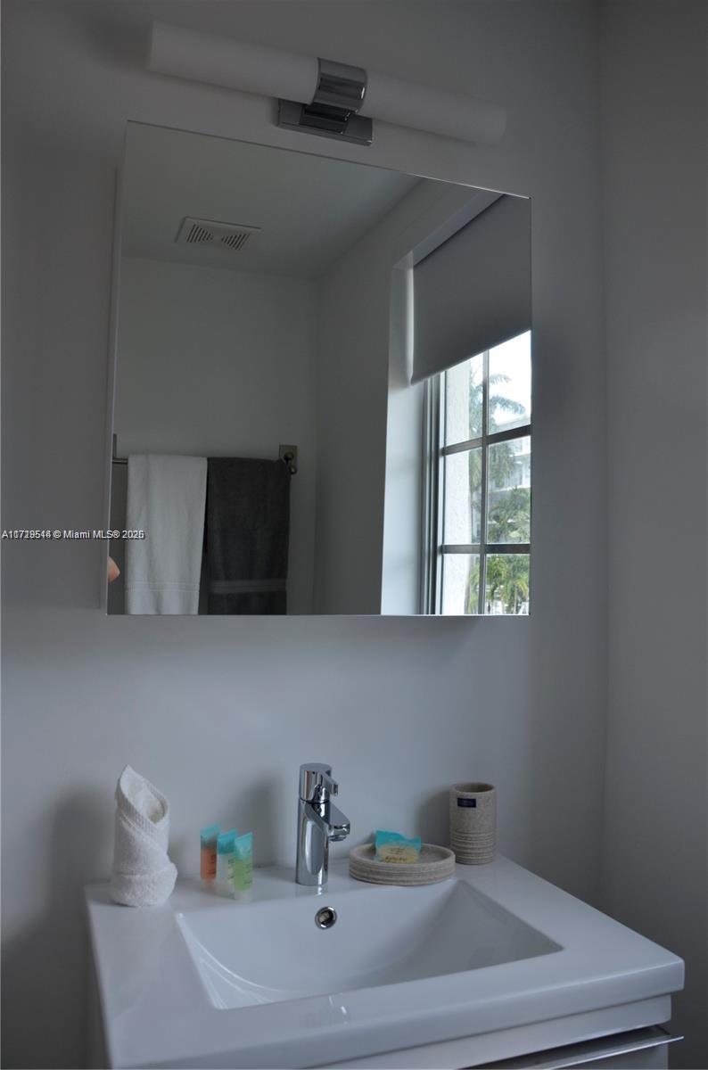 700 16th St #201, Miami Beach, Florida image 10