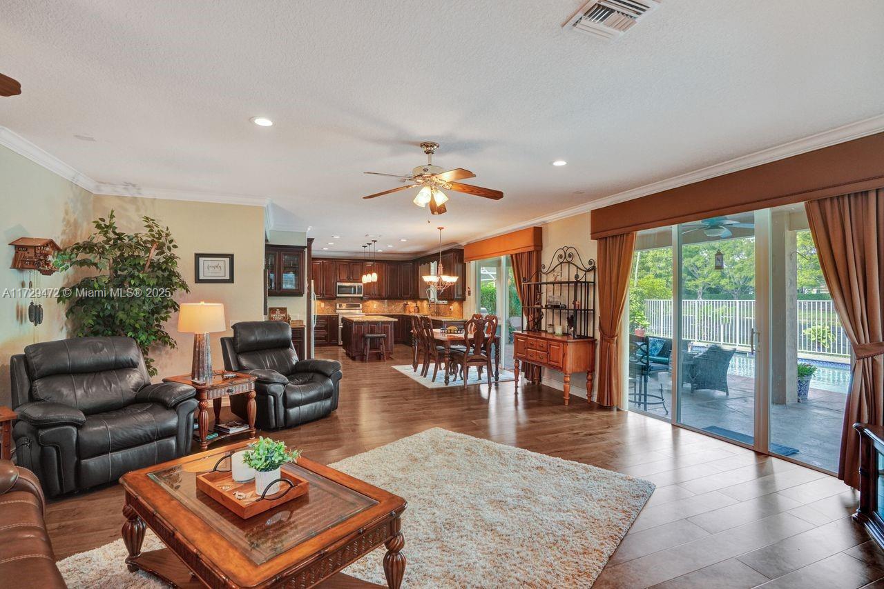 3860 Heron Ridge Ln, Weston, Florida image 15