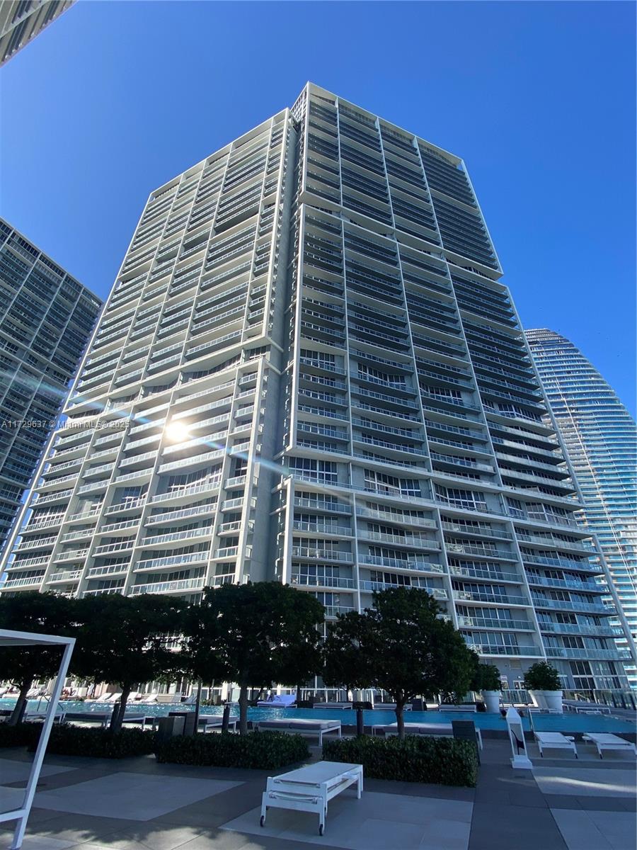 BEAUTIFUL DOUBLE HEIGHT 2BR/2BA + DEN UNIT AT ICON BRICKELL. ENJOY BREATHTAKING VIEWS FROM
EVERY ROOM. THIS SPLIT PLAN UNIT OFFERS MARBLE FLOORING THROUGHOUT, BOSCH, AND SUBZERO
APPLIANCES. EXCELLENT AMENITIES INCLUDING STATE OF THE ARTS FITNESS CENTER, INFINITY POOL,
CABANAS, SNACK BAR, AND MUCH MORE. WALKING DISTANCE TO SHOPS, RESTAURANTS AND BUSINESS
DISTRICT. THIS UNIT IS RENTING AT DISCOUNTED RATE DUE TO THE MAINTENANCE PERFORMED BY MANAGEMENT FOR THE NEXT 6 MONTHS...