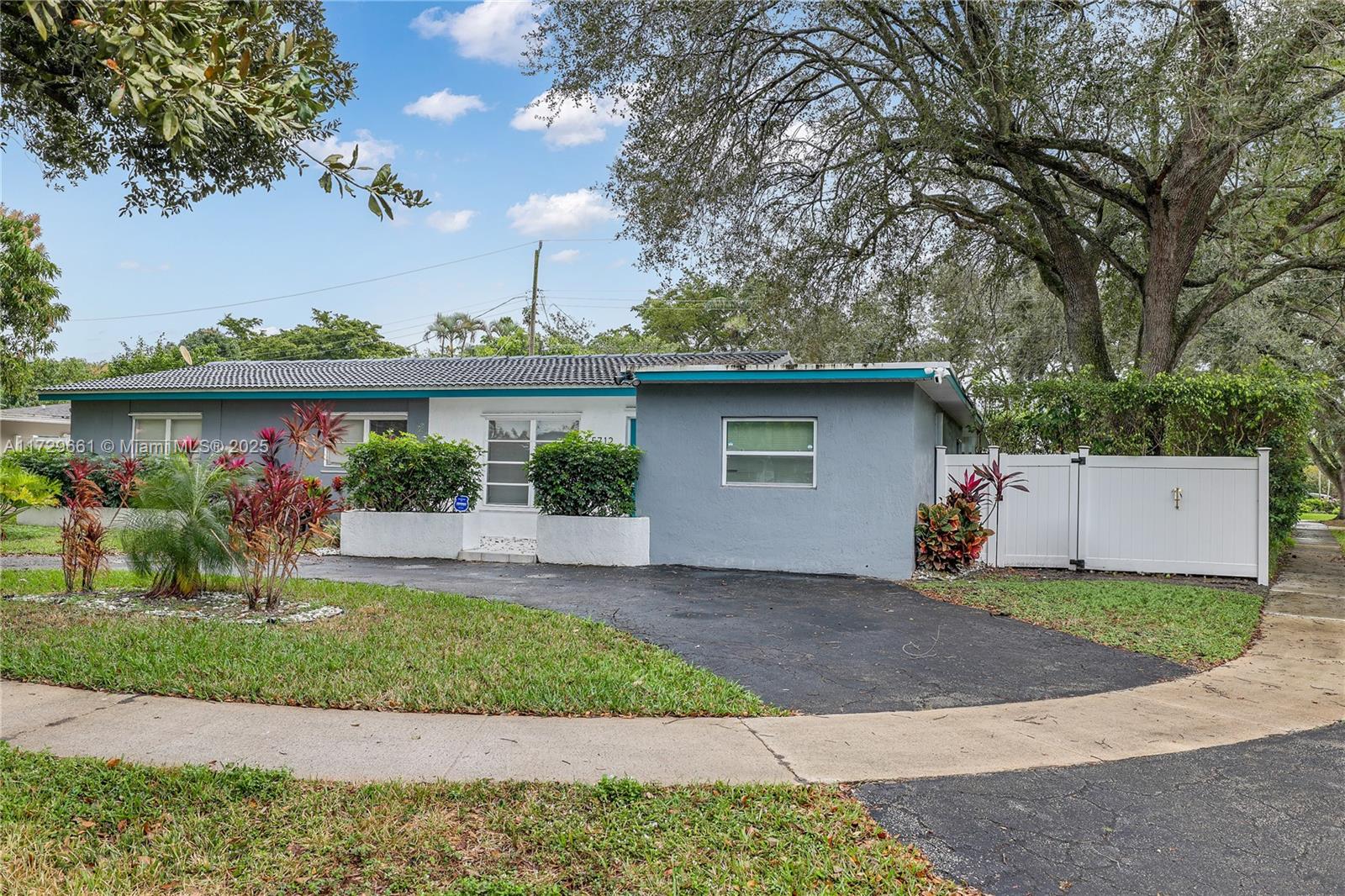 5712 Monroe St, Hollywood, Florida image 1