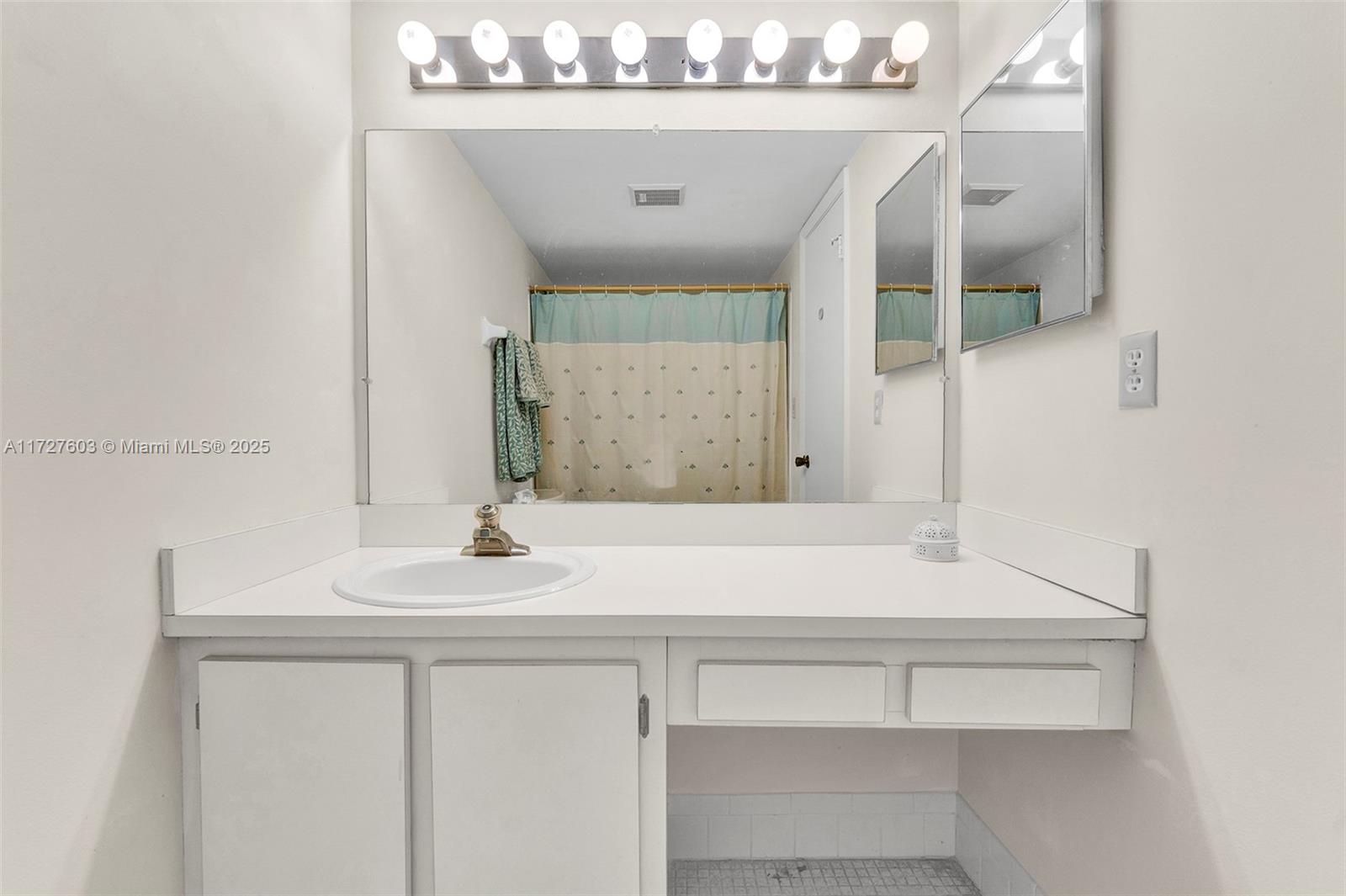 8405 NW 61st St #D315, Tamarac, Florida image 24