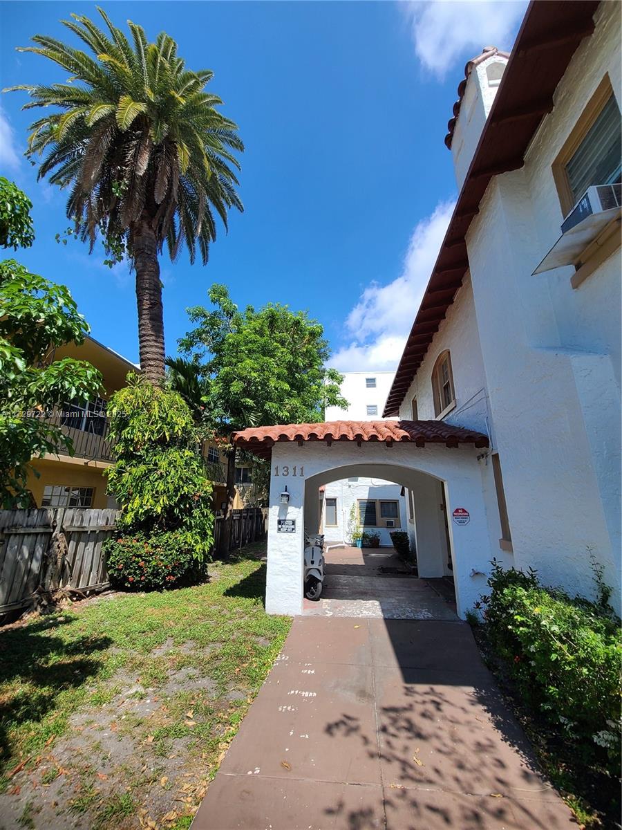 1311 15th Ter, Miami Beach, Florida image 10