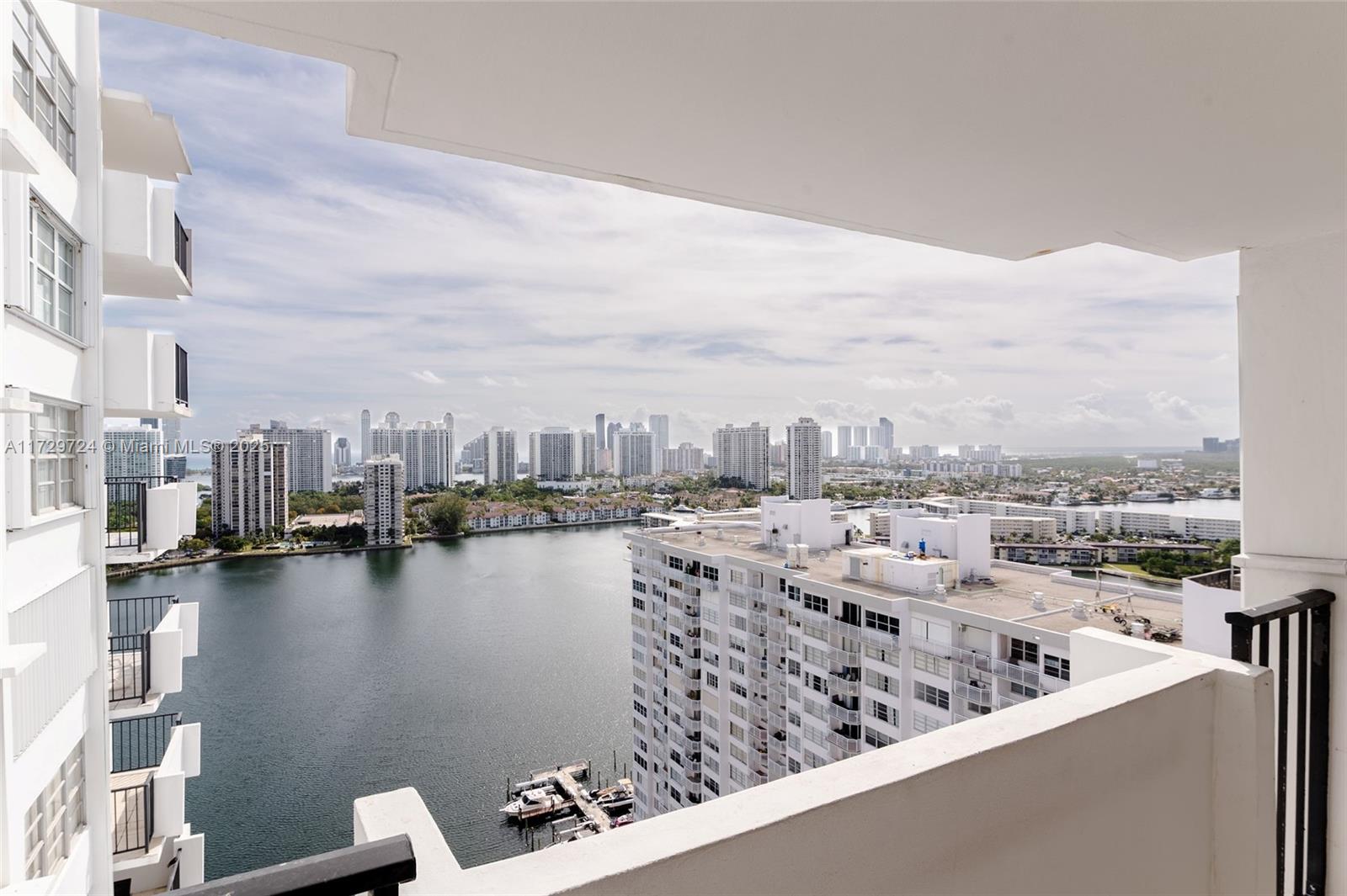 2750 NE 183rd St #2601, Aventura, Florida image 1