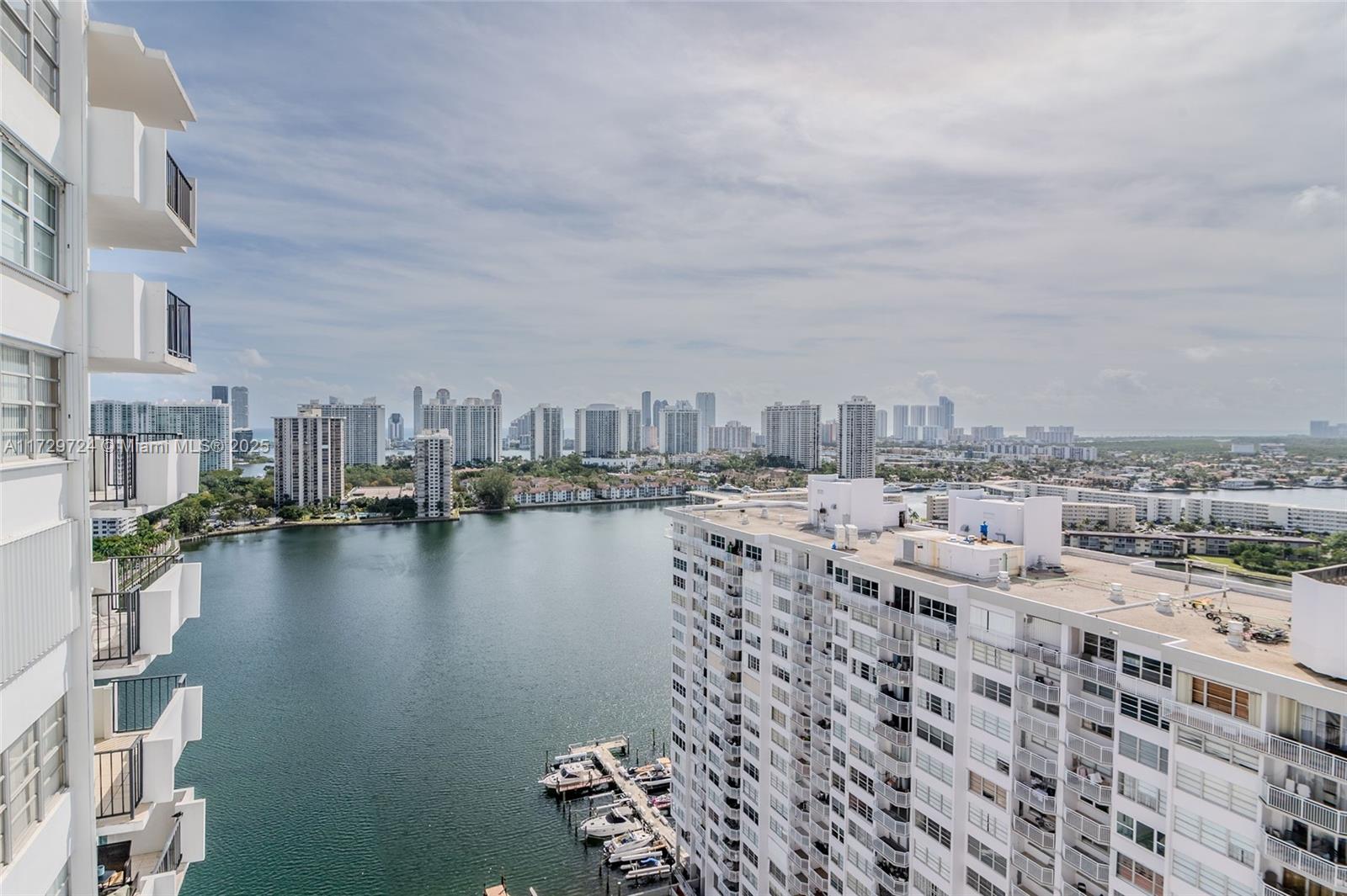 2750 NE 183rd St #2601, Aventura, Florida image 2