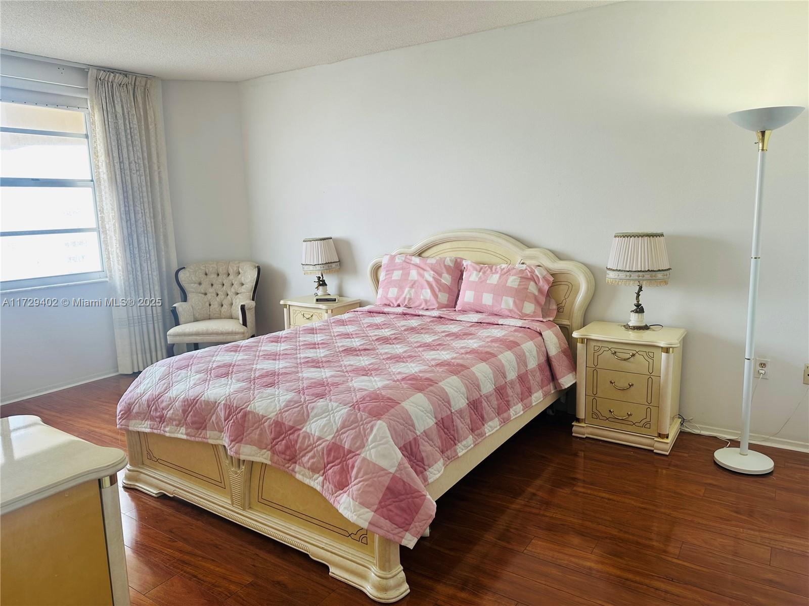 Listing Photo 10