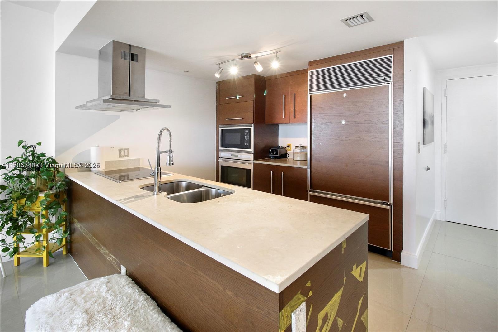 495 Brickell Ave #2609, Miami FL 33131