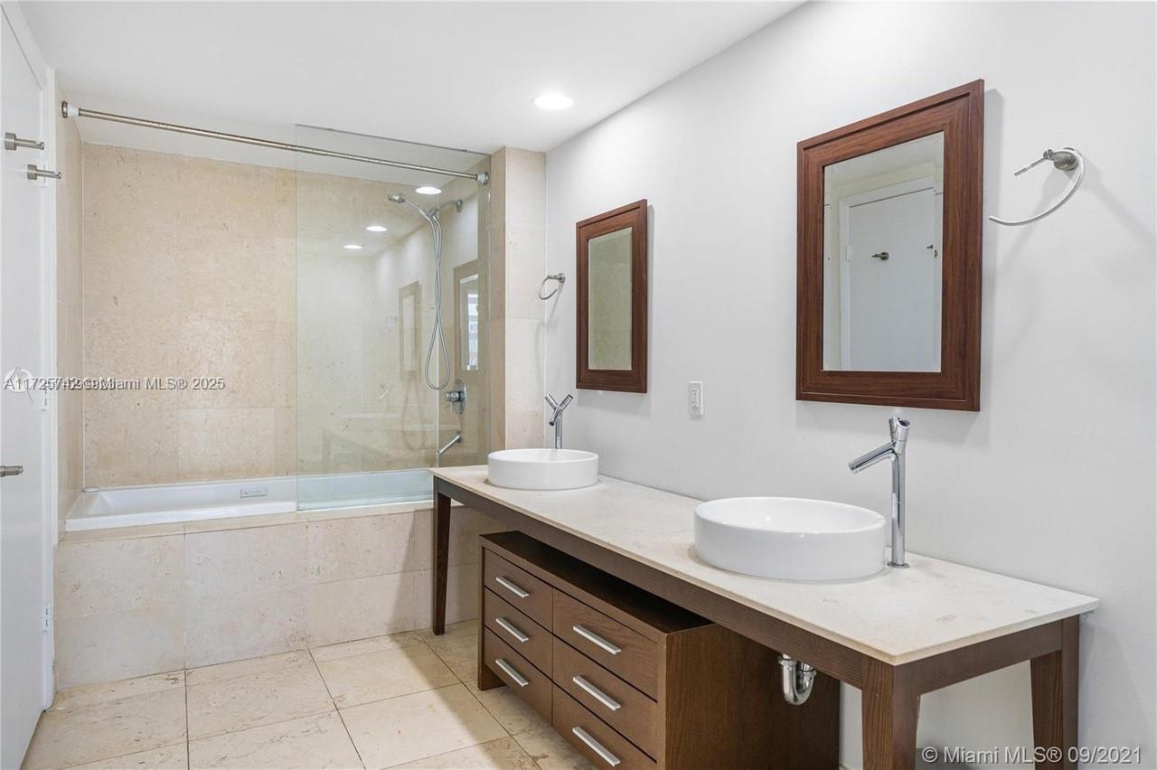 495 Brickell Ave #2609, Miami FL 33131