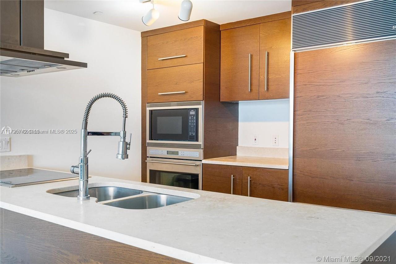 495 Brickell Ave #2609, Miami FL 33131