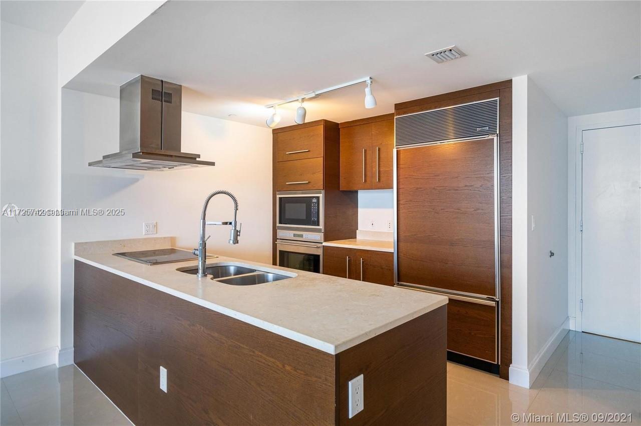 495 Brickell Ave #2609, Miami FL 33131