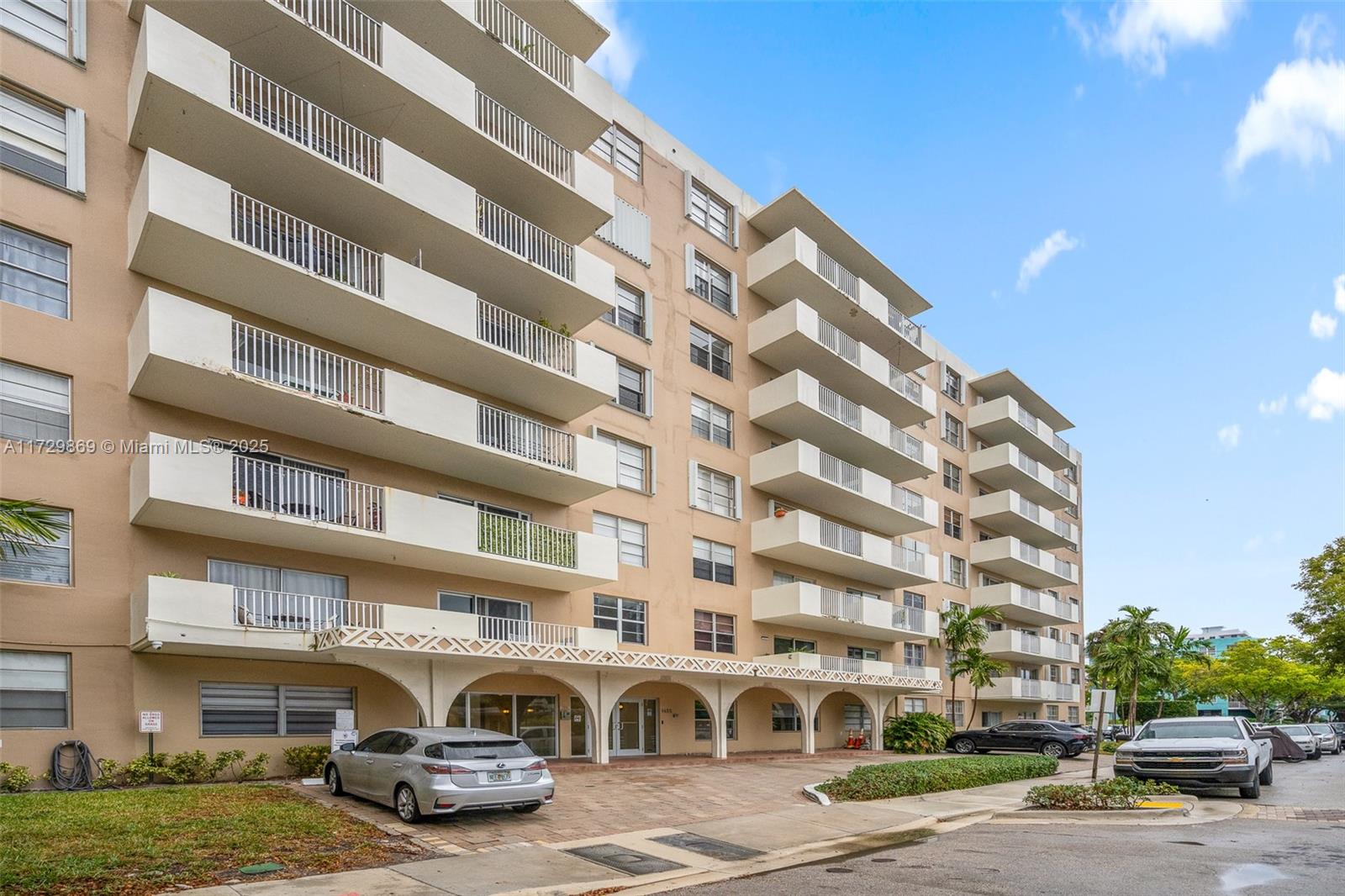 1455 N Treasure Dr #4D, North Bay Village, Florida image 1