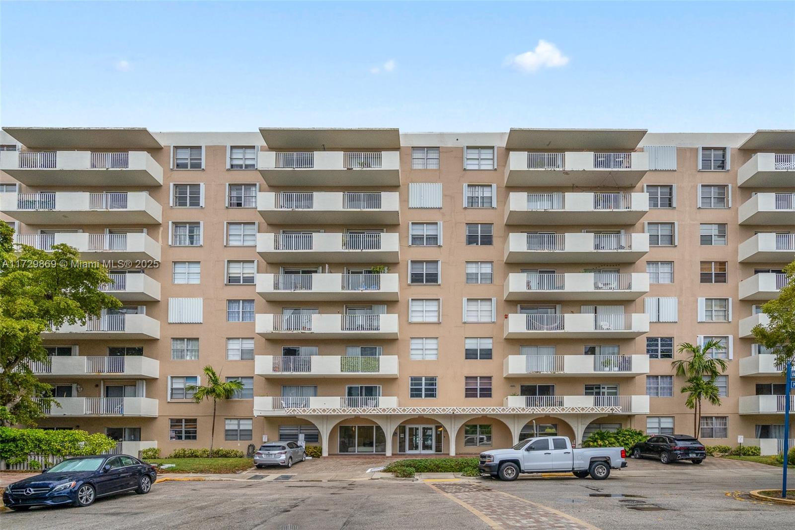 1455 N Treasure Dr #4D, North Bay Village, Florida image 2