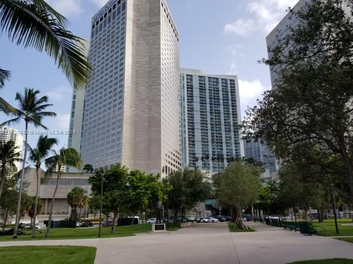 325 S Biscayne Blvd #2818, Miami FL 33131