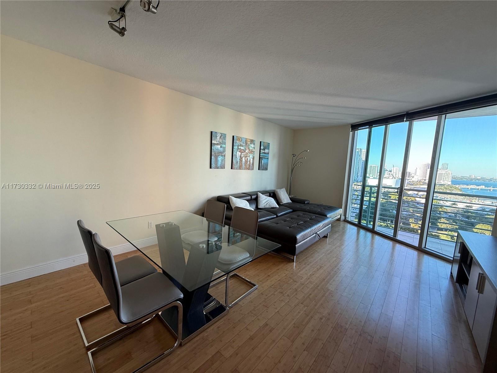 325 S Biscayne Blvd #2818, Miami FL 33131