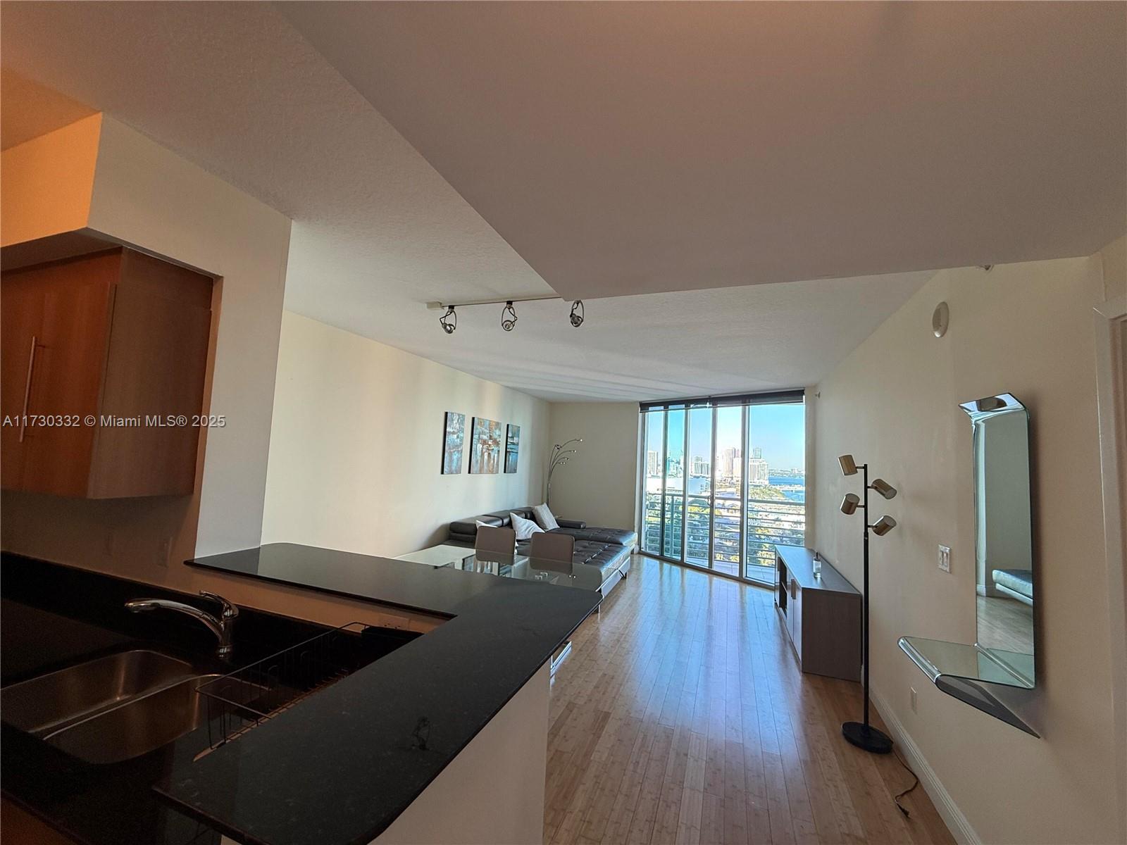 325 S Biscayne Blvd #2818, Miami FL 33131