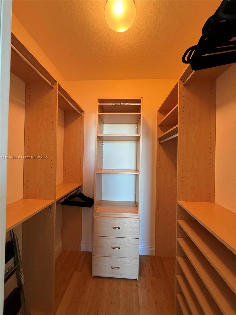325 S Biscayne Blvd #2818, Miami FL 33131