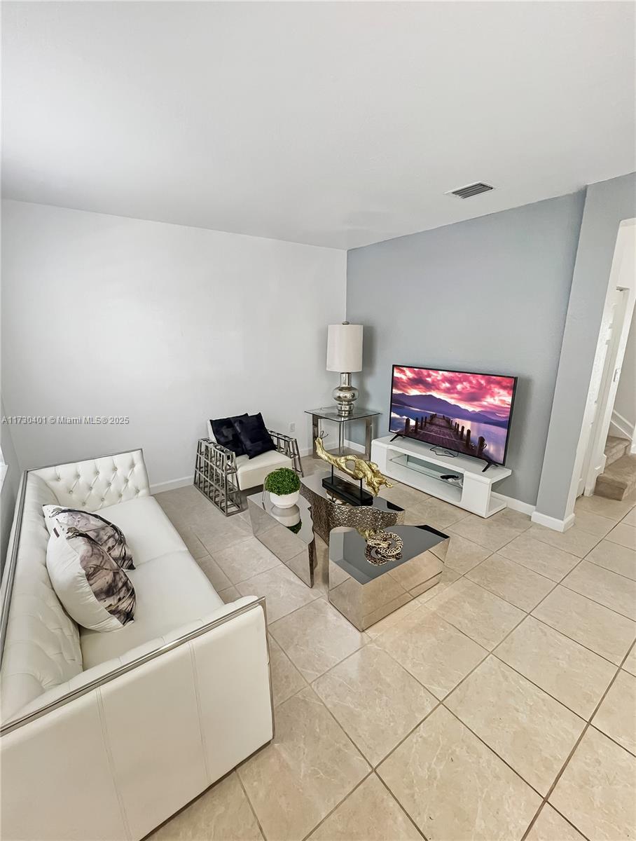 10598 W 32nd Ln, Hialeah, Florida image 3