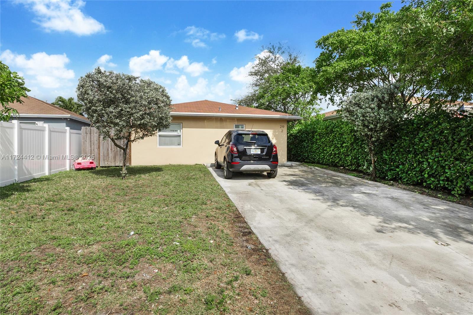 219 NW 7th Ct, Hallandale Beach, Florida image 11