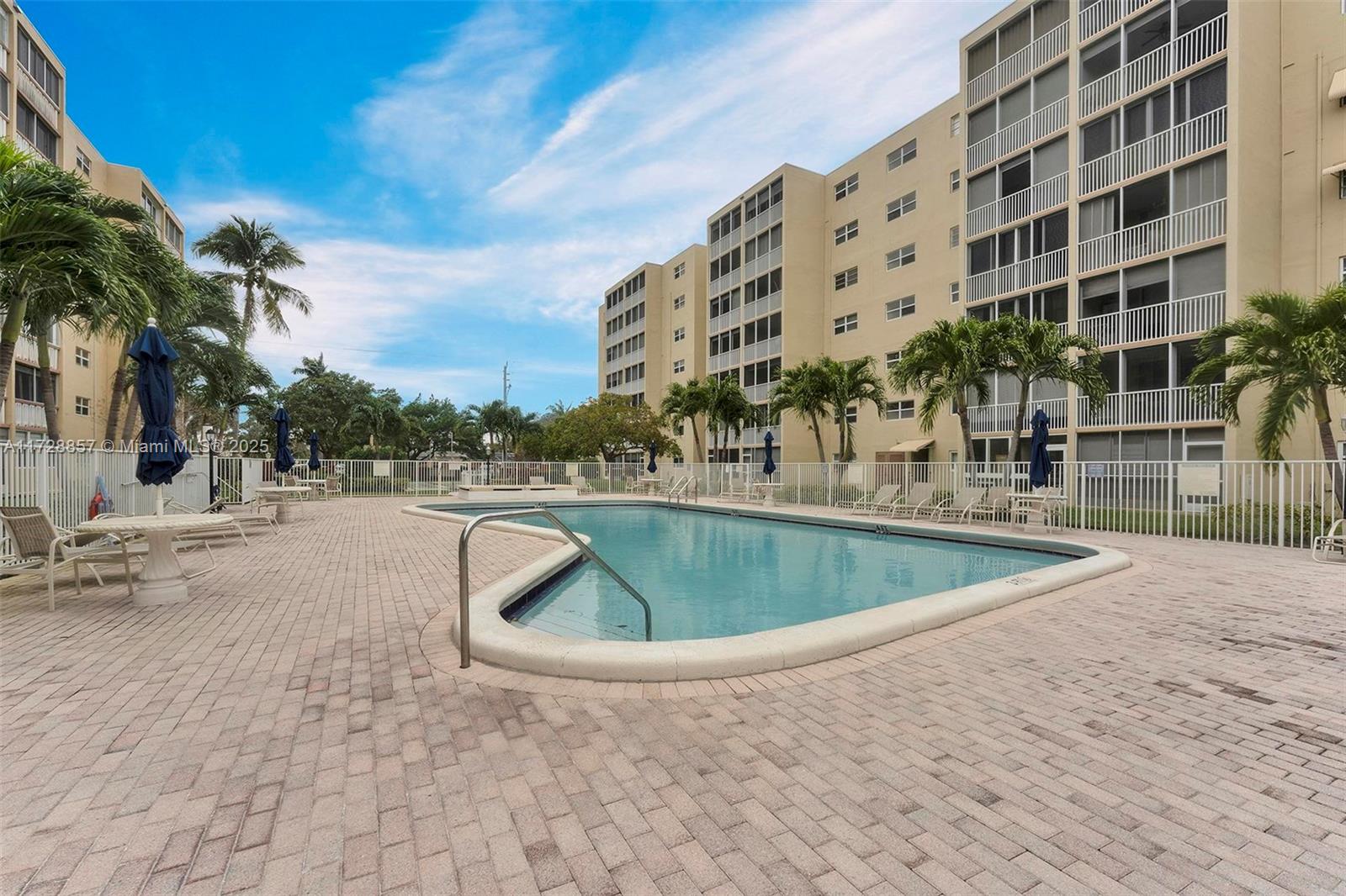 619 NE 14th Ave #404, Hallandale Beach, Florida image 18